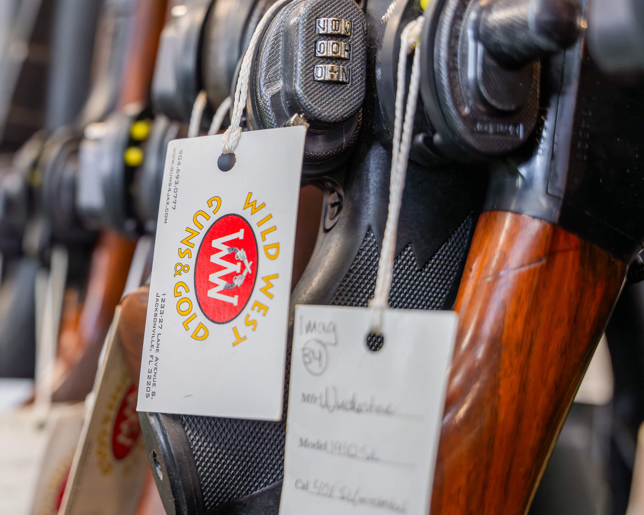 Wild West guns & gold tag